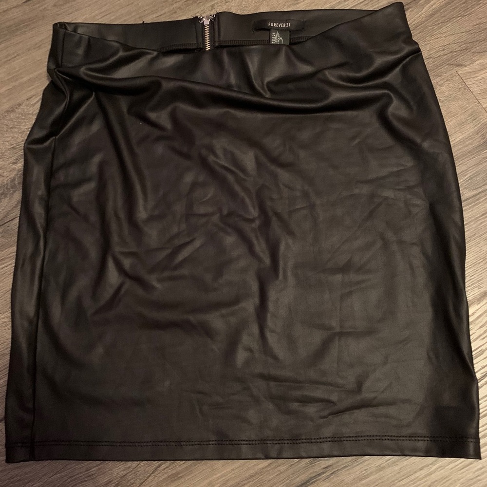 Forever 21 Pleather Skirt Size Large
